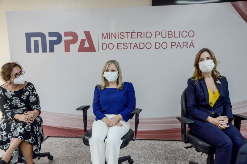 Após um acordo firmado entre a Secretaria de Estado de Educação (Seduc), o Ministério Público do Pará (MPPA) e o Fundo das Nações Unidas para a Infância (Unicef), dez alunos da rede pública estadual de ensino, residentes nos bairros atendidos pelo Programa Territórios Pela Paz (TerPaz), foram selecionados para estagiar no Ministério Público.

FOTOS: RAI PONTES / SEDUC <div class='credito_fotos'>Foto: Rai Pontes / Ascom Seduc   |   <a href='/midias/2021/originais/9991_d1d1f863-2aa9-fe06-f976-a8c8f6ce8b62.jpg' download><i class='fa-solid fa-download'></i> Download</a></div>