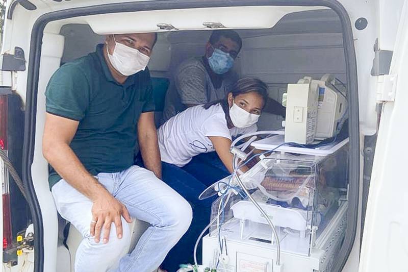 Atividade prátic de como transportar um recém-nascido em ambulância