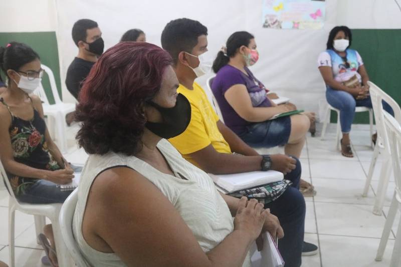 A líder comunitária Graça Monteiro aproveitou a oficina para se reciclar.