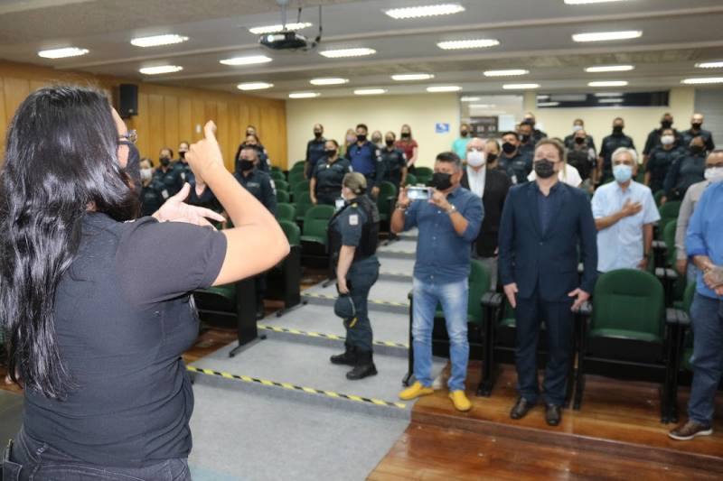 La police militaire organise une classe inaugurale pour la première classe du cours de base Libras