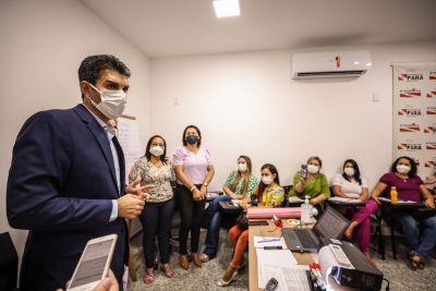 notícia: Governador prestigia aula inaugural na Escola Técnica do SUS