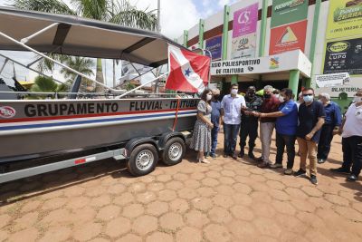 notícia: Governo do Estado entrega lancha para PM no município de Itaituba