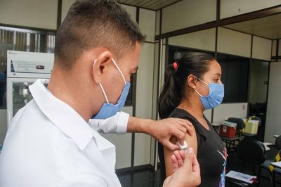 notícia: Hospital de Clínicas inicia vacinação contra Covid-19