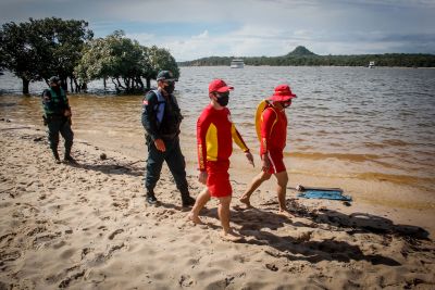 galeria: Forças de segurança fazem operação surpresa em praias de Santarém