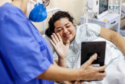 galeria: Videochamada reduz distância entre pacientes e família em Hospital de Campanha de Santarém