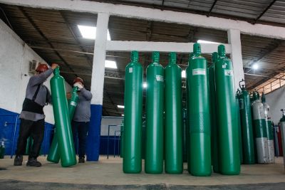 notícia: Estado entrega mais 42 cilindros de oxigênio e respirador para municípios do Oeste 