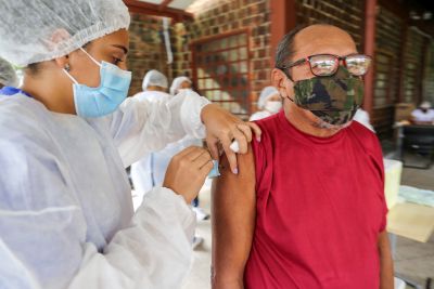 notícia: SEAP participa de vacinação contra covid-19 para idosos