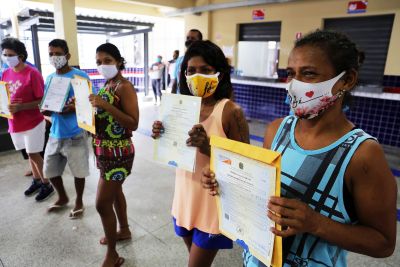 galeria: Vulneráveis abrigados em escolas estaduais recebem certidão de nascimento