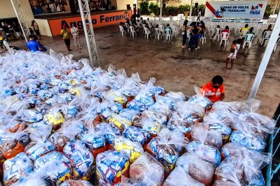 galeria: Governo entrega cestas básicas e autoriza reforma de escola em Oriximiná