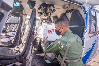 notícia: Grupamento Aéreo segue com segundo dia de distribuição de vacinas para três regiões do Pará