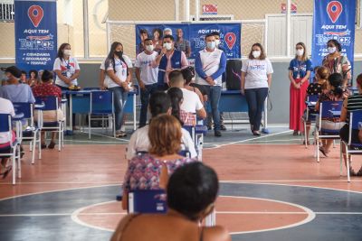 galeria: Entrega de cestas básicas na escola Prof Plácida Cardoso no bairro do Jurunas