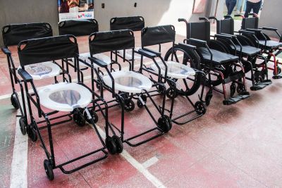 galeria: Agenda da Primeira dama - Ação nos Bairros - Entrega de cadeiras de rodas