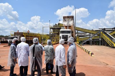 galeria: Projeto“Na Fábrica” visita maior fábrica de coco do Brasil