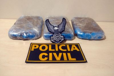 notícia: Policiais da Divisão de Narcóticos prendem homem que transportava tabletes de droga