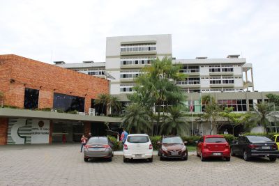 notícia: Hospital de Clínicas conclui revitalização de áreas de internação e fachada 