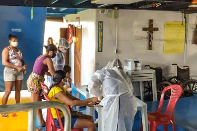 notícia: Barco Hospital Papa Francisco inicia atendimentos no município de Curuá