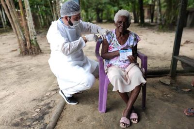notícia: Técnicos da Sespa apoiam ações de saúde em comunidade quilombola de Mosqueiro 