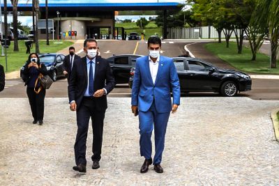 notícia: Em Brasília, governador Helder Barbalho visita farmacêutica em busca de vacinas contra a Covid