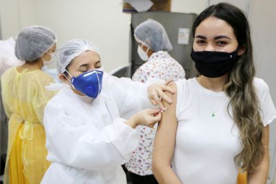 notícia: Alunos do internato e do estágio supervisionado, da Uepa, são vacinados contra Covid-19