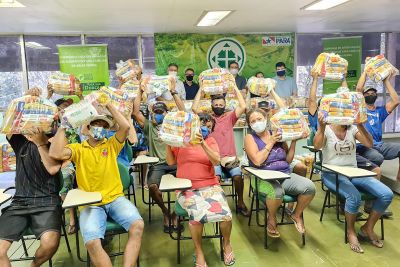 notícia: Ceasa do Pará distribui cestas básicas para catadores e famílias vulneráveis na pandemia