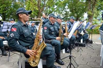 notícia: Hospital Metropolitano encerra Semana de Enfermagem, ao som da Banda da Polícia Militar 