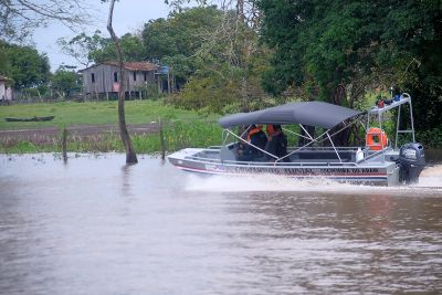 notícia: Governo entrega lancha para agentes de segurança em Cachoeira do Arari, no Marajó