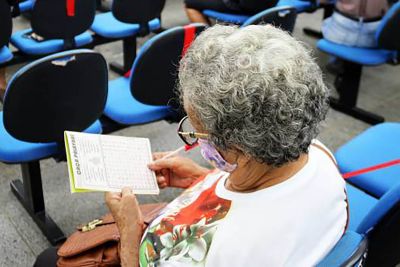 notícia: Lei proíbe celebração de empréstimos a aposentados e pensionistas via telefone