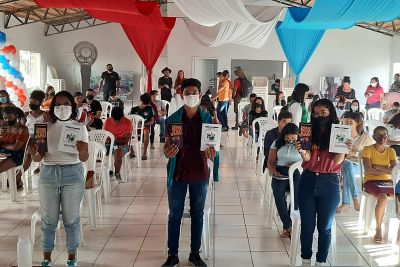 notícia: Jovens participam de campanha de prevenção ao uso de drogas em Parauapebas