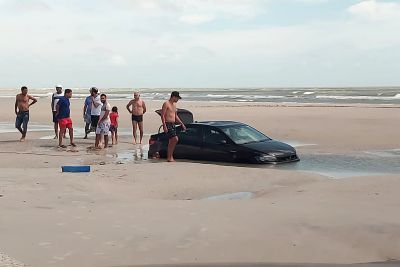 notícia: Governo orienta veranistas sobre cuidados com os carros na praia do Atalaia, em Salinópolis 