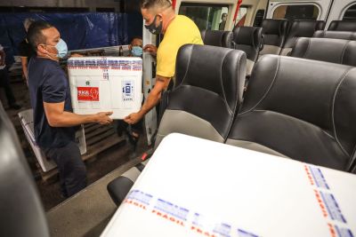 notícia: Mais 38.250 doses de vacina Oxford/AstraZeneca chegaram a Belém nesta madrugada 