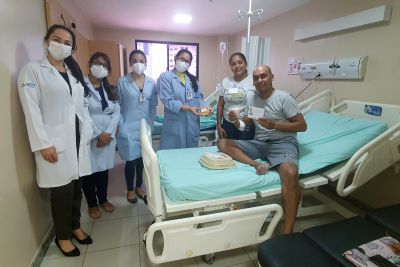 notícia: No 'Aniversário do Usuário', morador de Aurora do Pará recebe felicitações no Hospital Jean Bitar