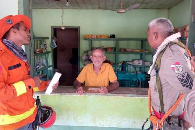 notícia: Guarnições dos Bombeiros combatem focos de incêndio em São Félix do Xingu 