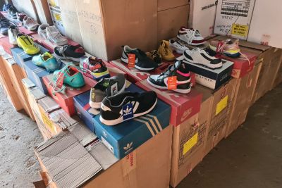 notícia: No Pará, Sefa apreende 4.548 pares de sapatos falsificados procedentes de Minas Gerais