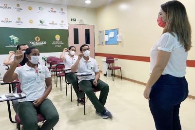 notícia: Colaboradores do Regional da Transamazônica recebem capacitação de atendimento em Libras