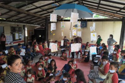 notícia: Ioepa doa livros e promove 'dia de leitura' em escola estadual no bairro do Tapanã
