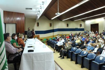 notícia: Fundação Hospital de Clínicas homenageia servidores por contribuição à Saúde Pública