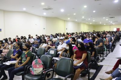 notícia: Professores da rede pública concluem formação com 'aulão' para mais de 500 alunos do Estado