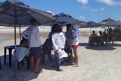 notícia: Campanha 'Praia Limpa, Praia Linda' reúne jovens voluntários em ações de educação ambiental 