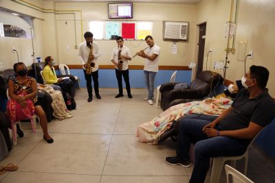 notícia: Sons de acolhimento: Hospital Ophir Loyola recebe músicos da Amazônia Jazz Band