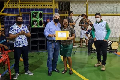notícia: Em Ponta de Pedras, 25 famílias recebem Cadastro Ambiental Rural emitido pela Emater