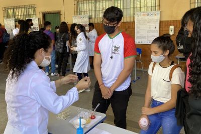 notícia: Estudantes da rede estadual participam de exposição científica de acadêmicos da Uepa