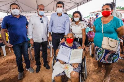 notícia: Mais de 240 famílias de Marabá recebem títulos de propriedade registrados em cartório