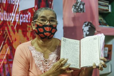notícia: Dona Alcedina, poeta descoberta no "TerPaz", faz estreia na 24ª Feira do Livro e das Multivozes