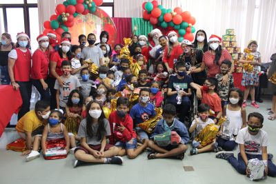 notícia: Pacientes da Fundação Hemopa ganham Festa de Natal com direito a visita do Papai Noel 