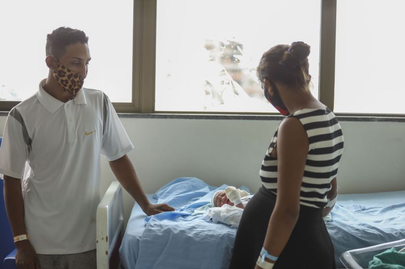 Angélica Maia Filho (mãe) e Fabrício Mendonça Batista (pai) <div class='credito_fotos'>Foto: Rodrigo Pinheiro / Ag.Pará   |   <a href='/midias/2022/originais/11516_84265668-4419-327f-9b85-4ae3197ac212.jpg' download><i class='fa-solid fa-download'></i> Download</a></div>