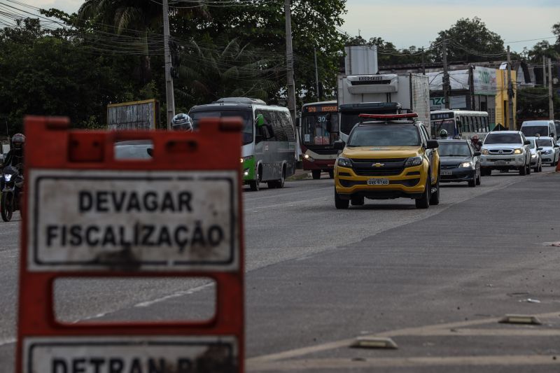 Barreira do Detran em Ananindeua Fotos Marco Santos_ Ag Pará

 <div class='credito_fotos'>Foto: Marco Santos / Ag. Pará   |   <a href='/midias/2022/originais/11518_420fce4c-4092-a63c-9205-c6d7ab46687e.jpg' download><i class='fa-solid fa-download'></i> Download</a></div>