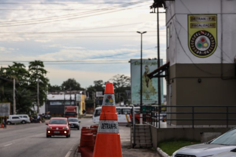 Barreira do Detran em Ananindeua Fotos Marco Santos_ Ag Pará

 <div class='credito_fotos'>Foto: Marco Santos / Ag. Pará   |   <a href='/midias/2022/originais/11518_ea60a479-4666-0562-189d-db1f25f5583e.jpg' download><i class='fa-solid fa-download'></i> Download</a></div>