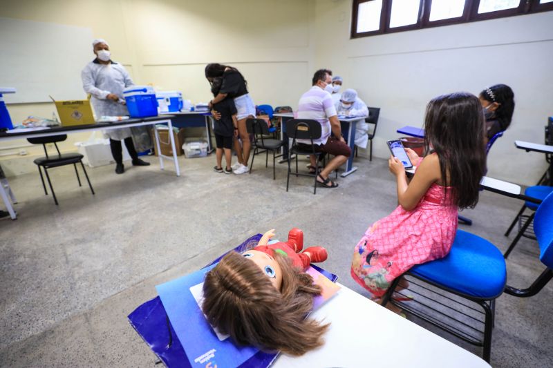 Belem Para Brasil. 27-01-2022. fotos jader paes ag Para. vacinacao para criancas de 5 a 11 anos <div class='credito_fotos'>Foto: Jader Paes / Agência Pará   |   <a href='/midias/2022/originais/11667_bf38c766-1e77-6b55-d5fe-ebf5d825d748.jpg' download><i class='fa-solid fa-download'></i> Download</a></div>