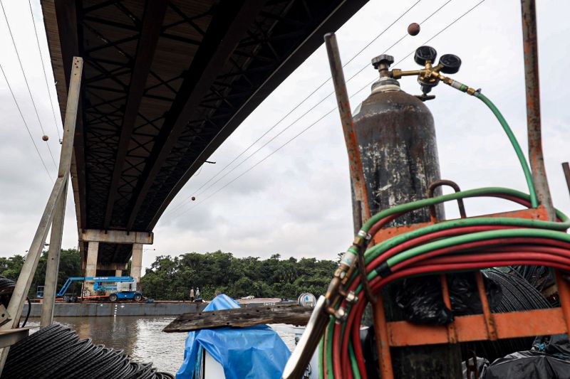 Setran inicia obras (cabeamento e fundação) na Ponte de OUTEIRO

pedro guerreiro/agpara <div class='credito_fotos'>Foto: Pedro Guerreiro / Ag. Pará   |   <a href='/midias/2022/originais/12676_545cebb1-a604-df07-4e35-69cd9ea68437.jpg' download><i class='fa-solid fa-download'></i> Download</a></div>