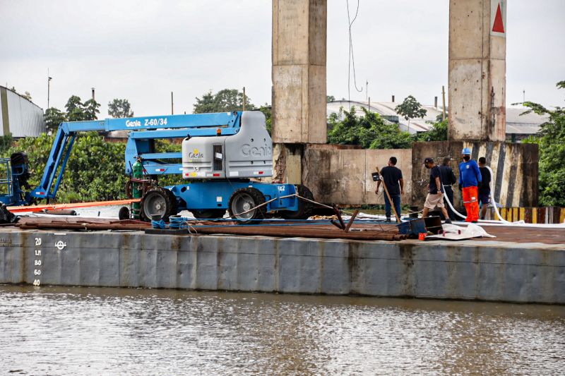 Setran inicia obras (cabeamento e fundação) na Ponte de OUTEIRO

pedro guerreiro/agpara <div class='credito_fotos'>Foto: Pedro Guerreiro / Ag. Pará   |   <a href='/midias/2022/originais/12676_e269b406-c10a-baee-d001-07afcd2b4630.jpg' download><i class='fa-solid fa-download'></i> Download</a></div>